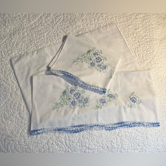 VINTAGE EMBROIDERED PILLOWCASES - Picture 2 of 6